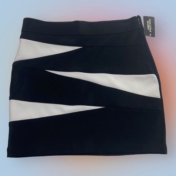 FOREVER 21 Women’s Large (juniors) Black White Stretchy Skirt - Picture 1 of 3